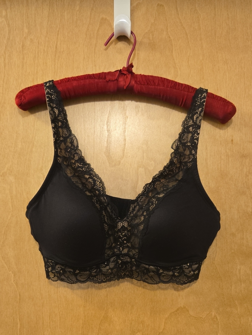 Warner's Black Lace Wireless Bra with Plush Lace Trim